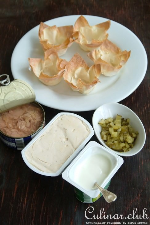 Корзинки с пастой из тунца и творожного крема