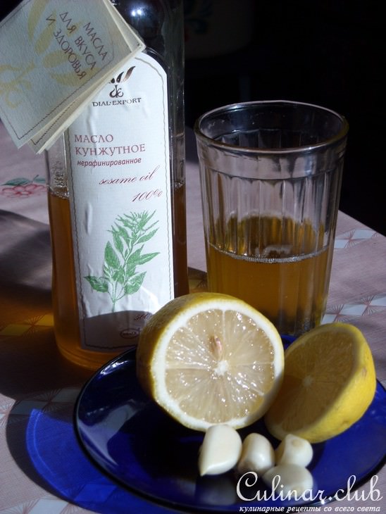 Маринованные кальмары с лимонной заправкой.