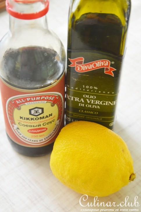 Канапе из груши и малосольной семги.