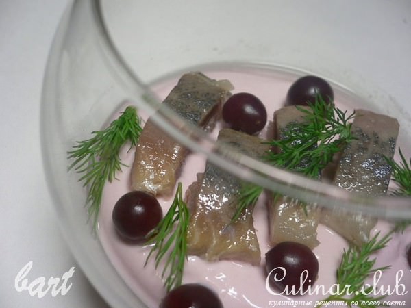 Закуска из сельди с клюквой.
