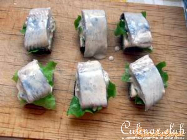 Закуска из селедочки в соусе (вариант оформления "канапе")