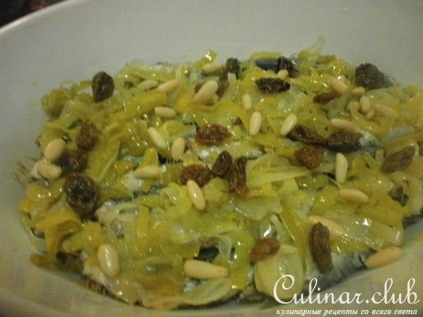 Сардины в кисло - сладком луковом маринаде (Sarde in saor)