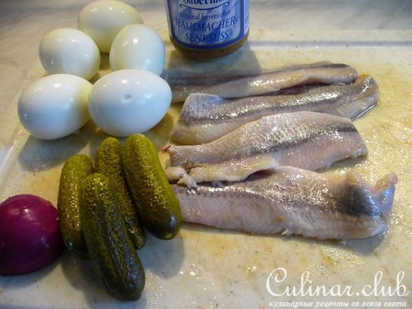 Рубленная сельдь (Heringhckerle) со сладкой баварской горчицей