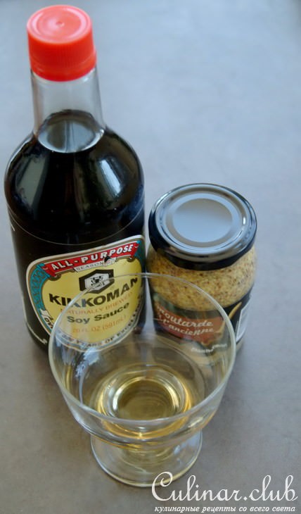 Салат из морепродуктов с черри и пармезаном