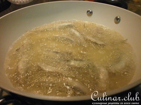 Сардины в кисло - сладком луковом маринаде (Sarde in saor)