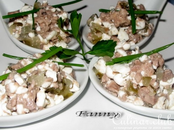 Закуска с печенью трески и домашним сыром