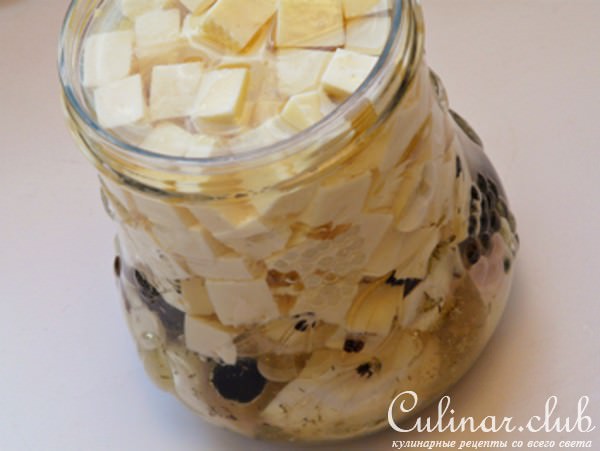 Брынза маринованная.