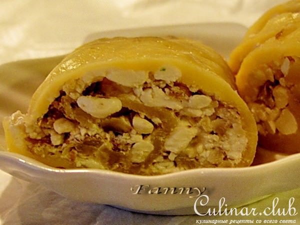 Сырный рулет с грецкими орехами и зерненым творогом