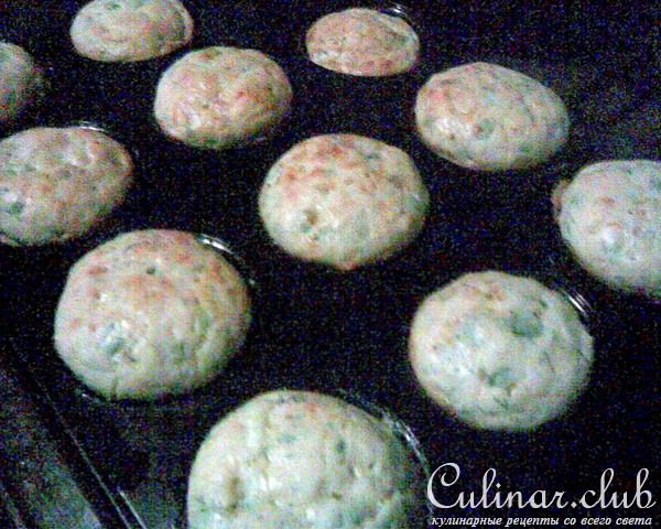 Закусочные сырные маффины с чесночно-копченой ноткой 
