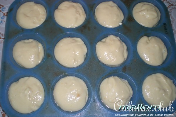 Йогуртовые кексы с творожной начинкой