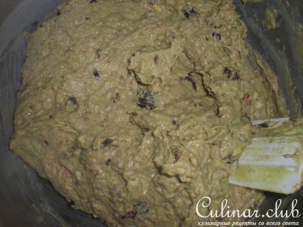 Авокадно- банановые маффины с черносливом и миндалём.