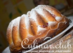 Творожный кекс с вишней и клубникой