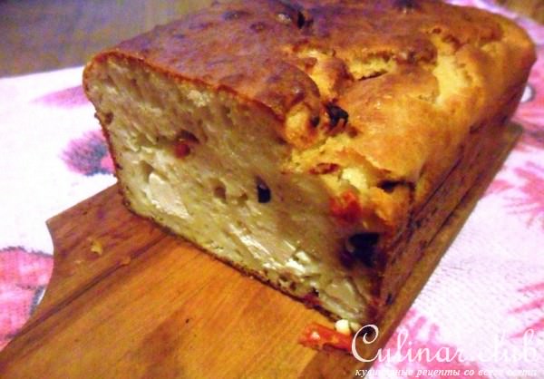 Кекс с паприкой, фетой и маслинами