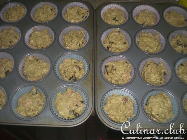 Авокадно- банановые маффины с черносливом и миндалём.
