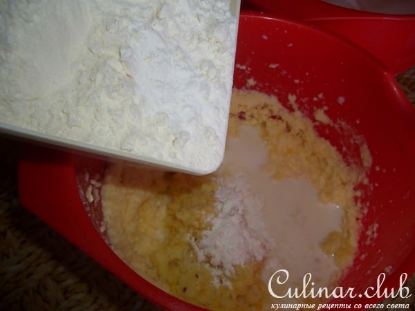 Лимонный кекс с черной смородиной