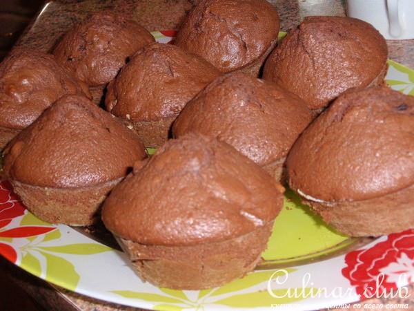 Мини-кексы с какао,черносливом и орехами