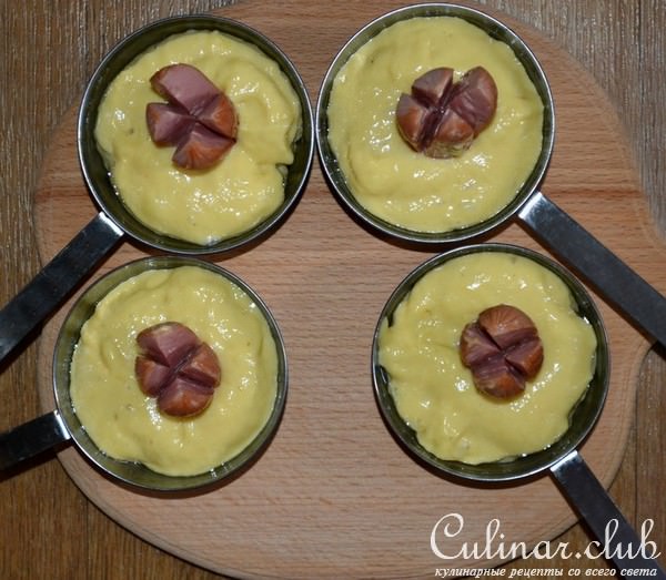Маффины с сосисками из блинного теста.