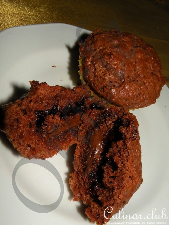 Шоколадные маффины с шоколадным сюрпризом.