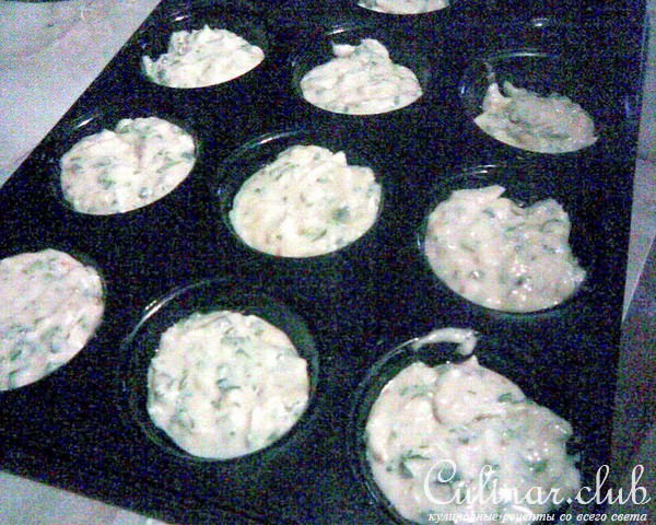 Закусочные сырные маффины с чесночно-копченой ноткой 
