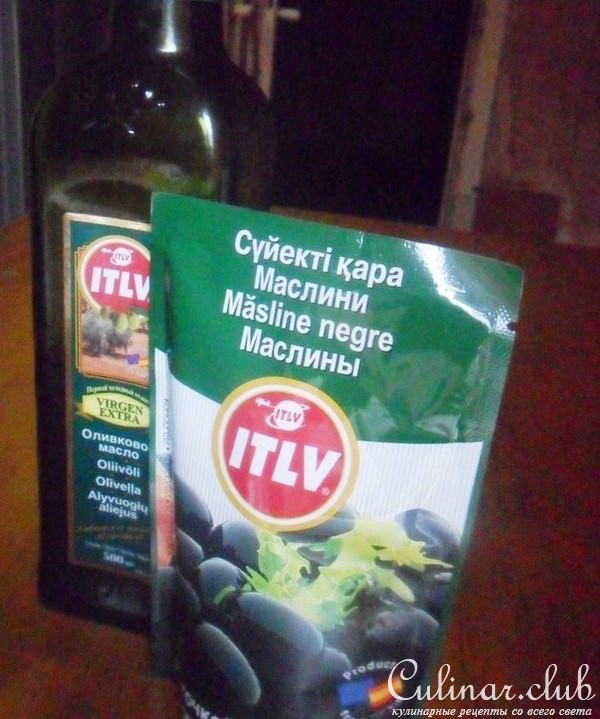 Кекс с паприкой, фетой и маслинами