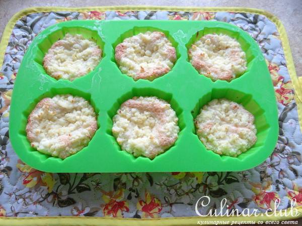 Быстрые открытые кексы с творогом