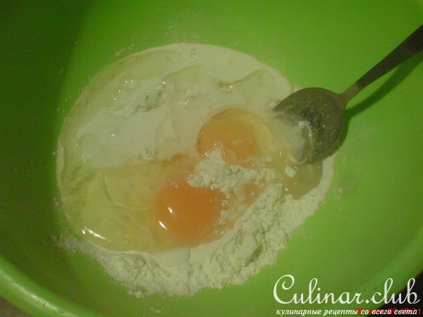 закусочный кекс с помидорами, брынзой и тыквенными семечками