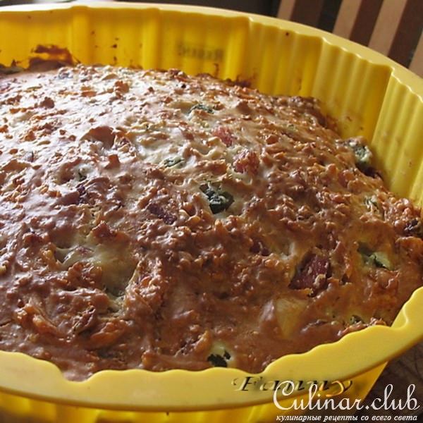 Сырный кекс с копченостями, маринованными огурчиками и грецкими орехами
