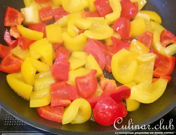 Киш с курицей, перцем и вялеными томатами