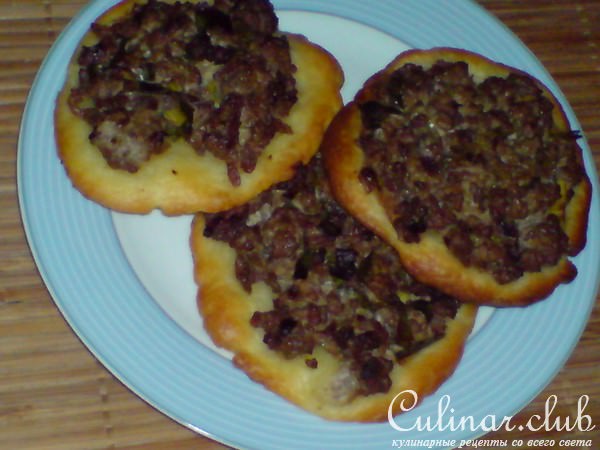 Ватрушки из творожного теста с мясом
