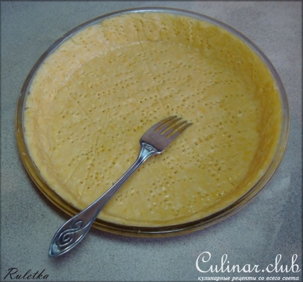Сочный песочный киш с луком-пореем и сыром.
