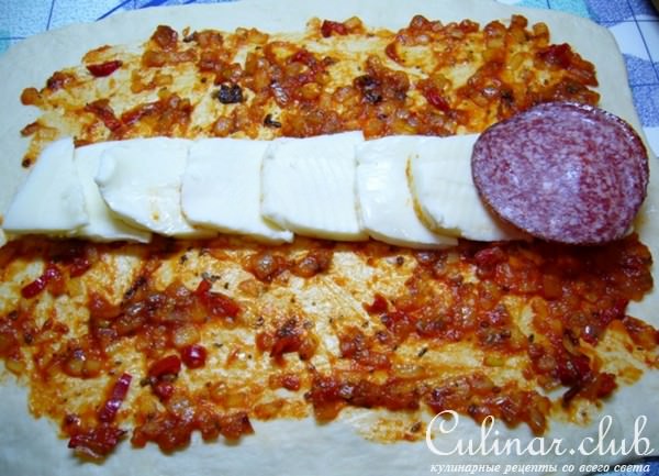 Закрытая пицца-вулкан «Обжигающий Stromboli”