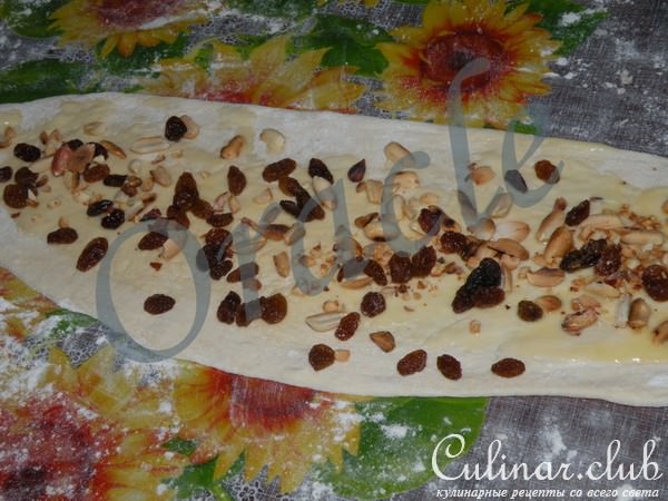 Косички-сестрички с изюмом и орехом, а также и маком.