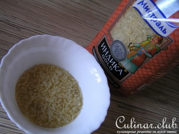 Мясной пирог с рисом, карамелизированным луком и яблоками