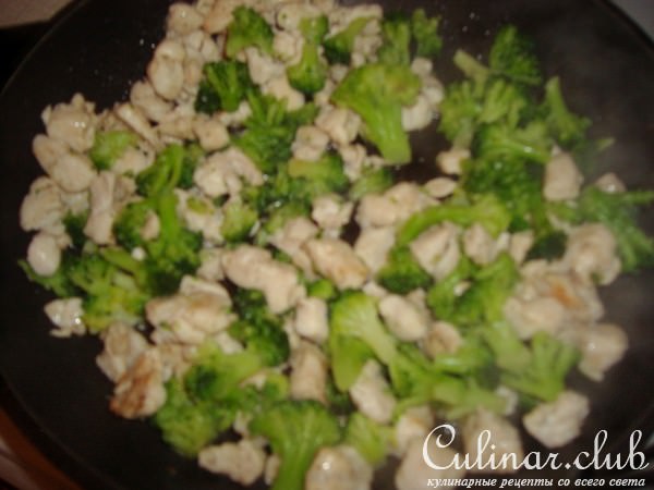 Пирог с брокколи и курицей с сыром!