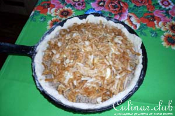 Пирог с мясом и яблоками