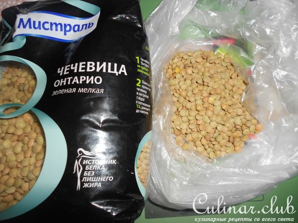 Пицца с зеленой чечевицей, оливками и помидорами черри