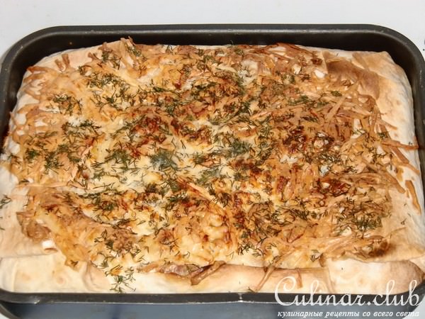 Ачма лентяйская с творогом,помидорами и луком-пореем.