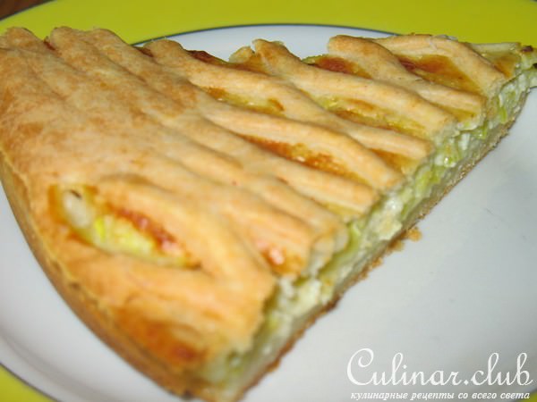 Пирог с сырно-кабачковой начинкой.