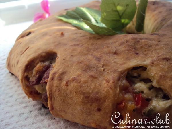 Сырная корона с фетой, салями и пепперони