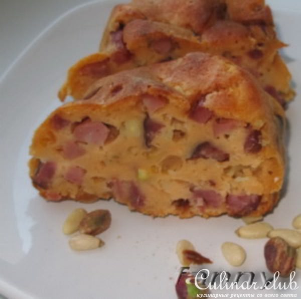 Сырный кекс с копченостями и томатным соком