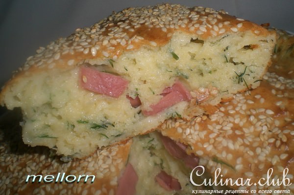 Сырный пирог с сосисками