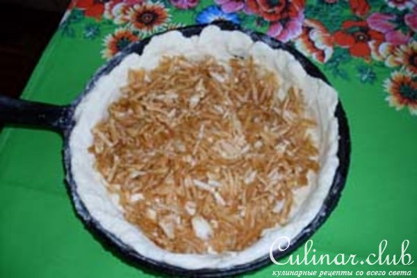 Пирог с мясом и яблоками