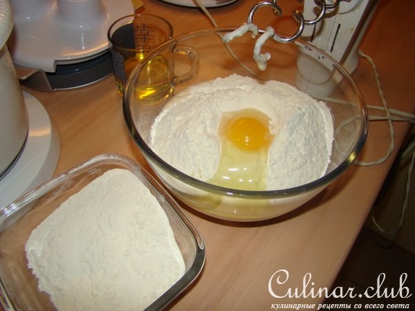 вариант дрожжевого теста на мацони и оливковом масле