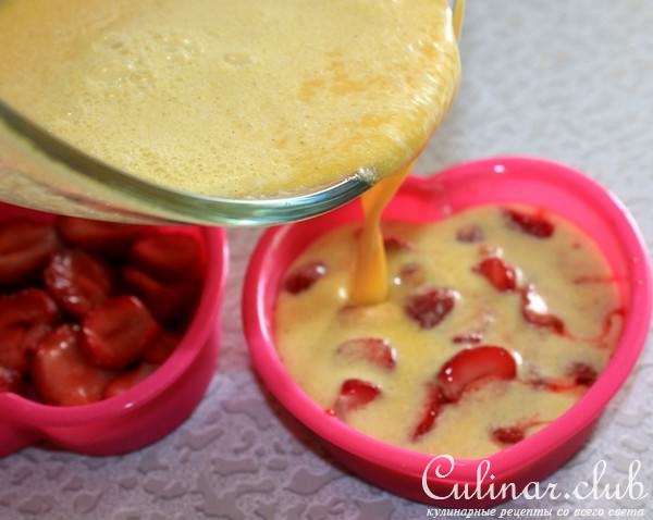 Клафути с клубникой на манке.