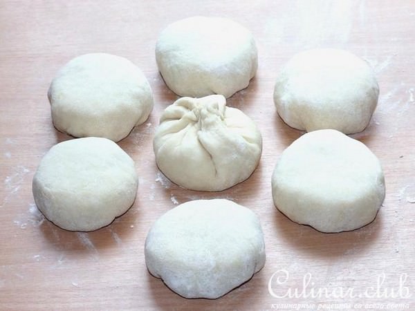 Плов с курицей в булочке 
