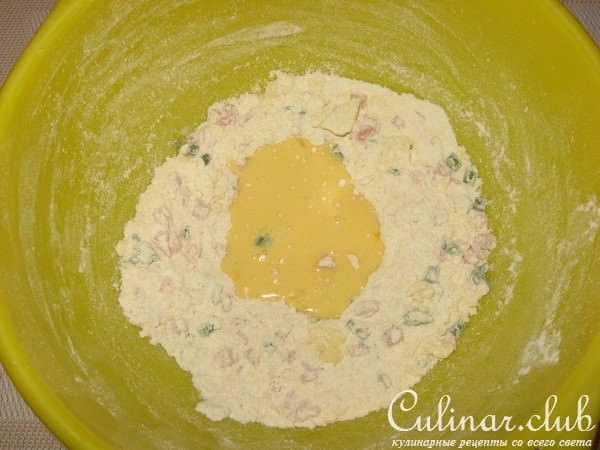 Скон с ветчиной и зеленым луком