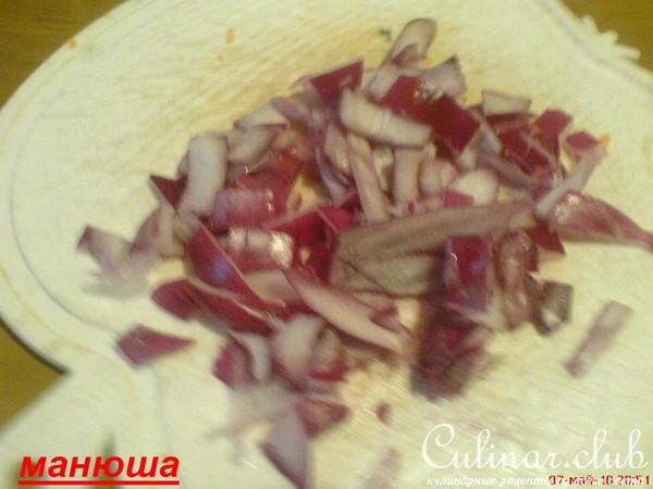 Мясной пирог-рулет с зелёным горошком