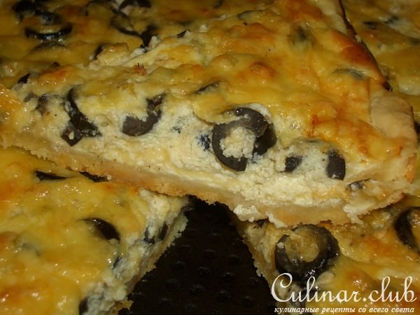 Сырный пирог с маслинами