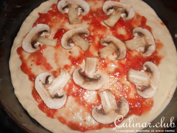 Пицца с овощами и шампиньонами