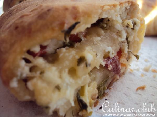 Сырная корона с фетой, салями и пепперони